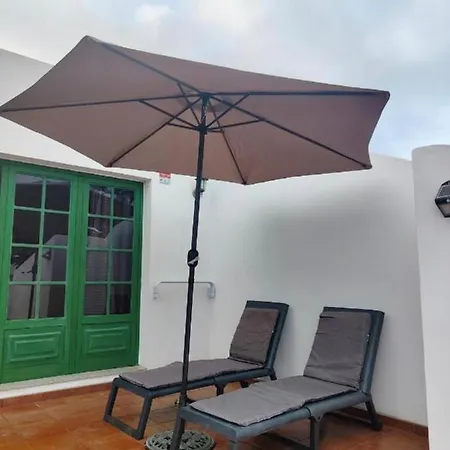Private In A Great Location In With Shared Pool Playa Blanca (Lanzarote)
